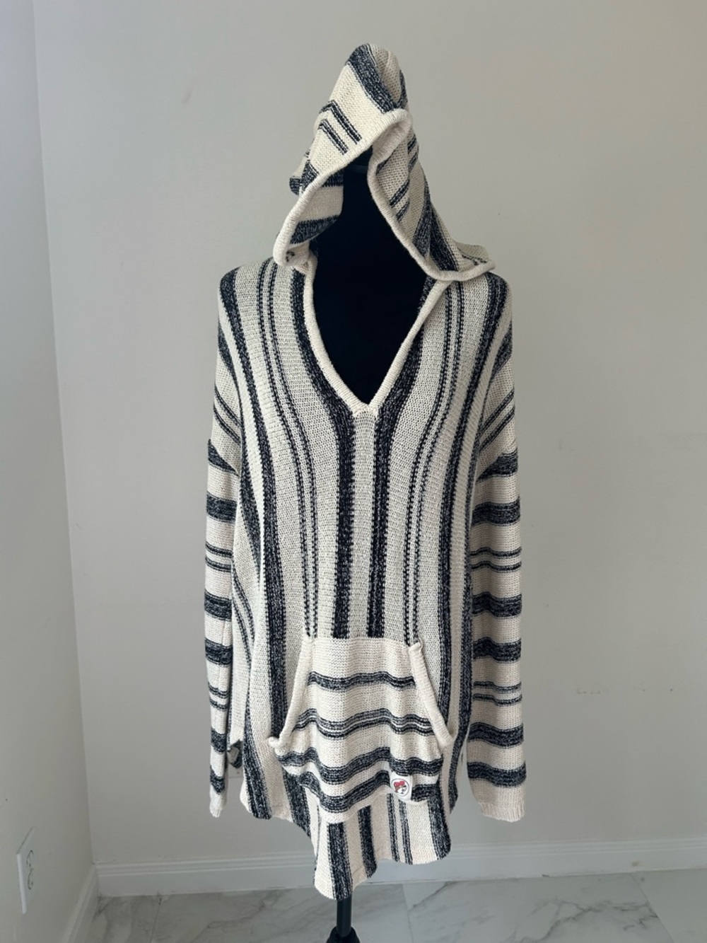 Buc-ee’s Baja Style Hooded Poncho Sweater Tunic - Cream & Black, Size M, Unisex - Picture 3 of 7
